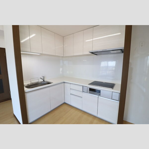 オーシャンビュー壱番館1406号室 システムキッチン