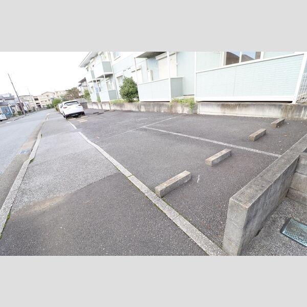 ファーストグリーン　C 駐車場