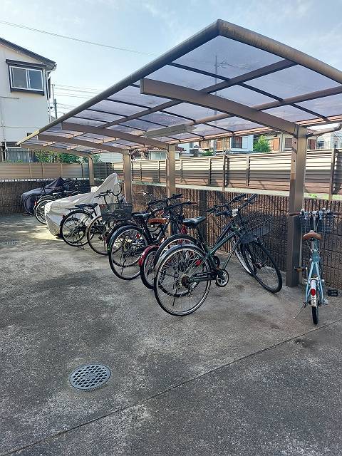 グリーンアベニュー関町1階 駐車場完備です