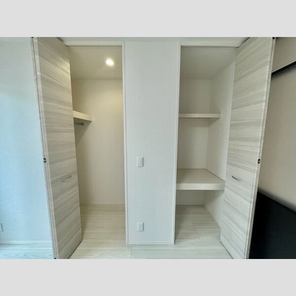 ディーシンシア クローゼット+物入れ