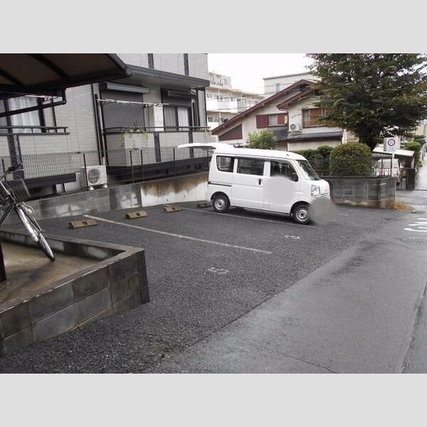 エトワールメゾン 駐車場