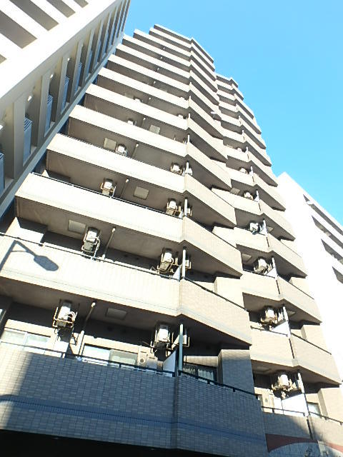 グランド・ガーラ練馬5階 ◆洗練された磁器質タイルに包まれた外観デザイン