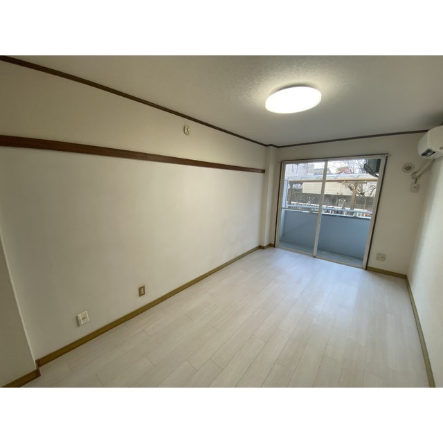 シャトーロマネ104号室 リビング