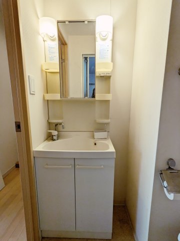 ガーデン代々木八幡107号室 洗面