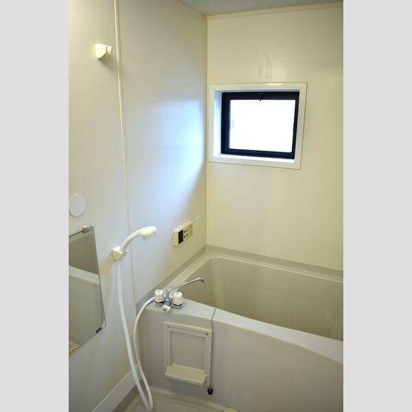 グランナチュール　A 窓付バスルーム