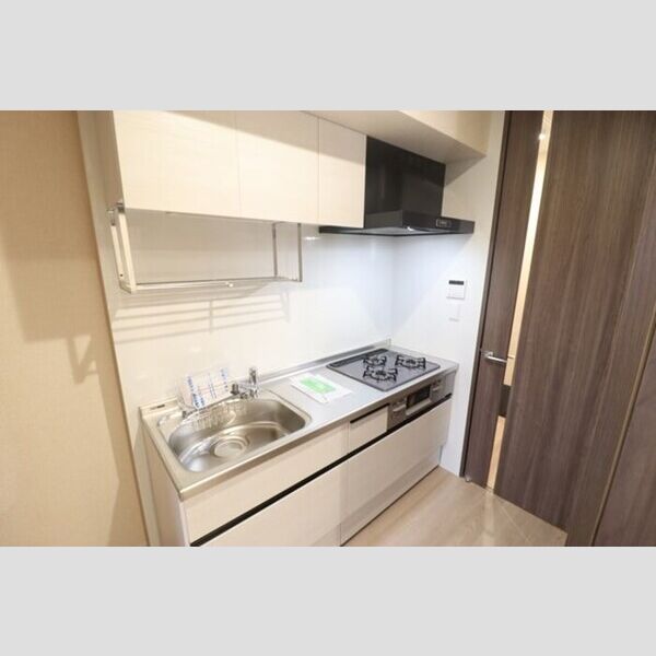 STELLA新松戸301号室 キッチン　三口コンロ