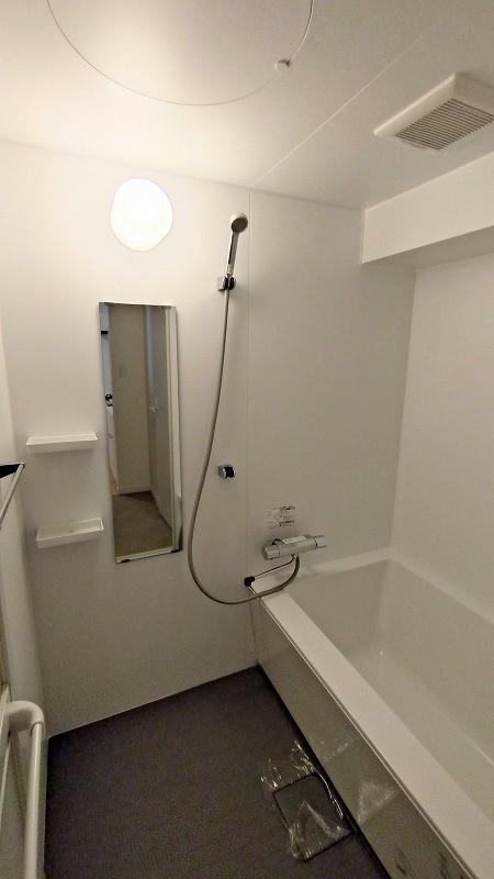 フロムファースト バスルーム、サーモスタット式水栓、設備刷新。