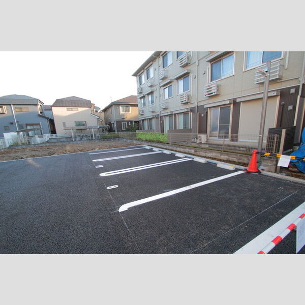 メイプルヴィレッジ206号室 駐車場