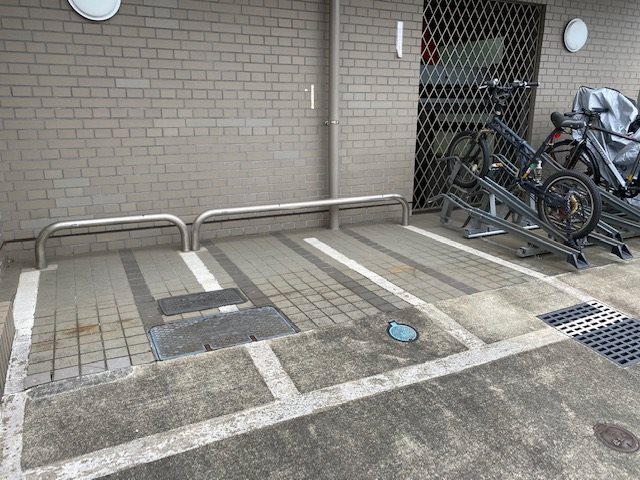 レジディア世田谷若林1階 バイク置場