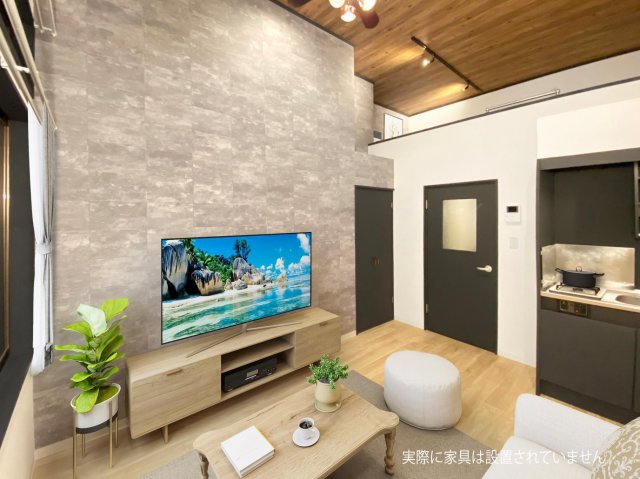 コーポ逆井 石目調のアクセントクロスとシーリングファンライト（標準装備）