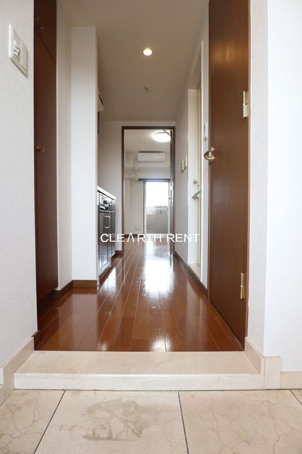 パレステュディオ新宿パークサイド10階 ★人感センサー付の照明がついた玄関は帰宅時も安心