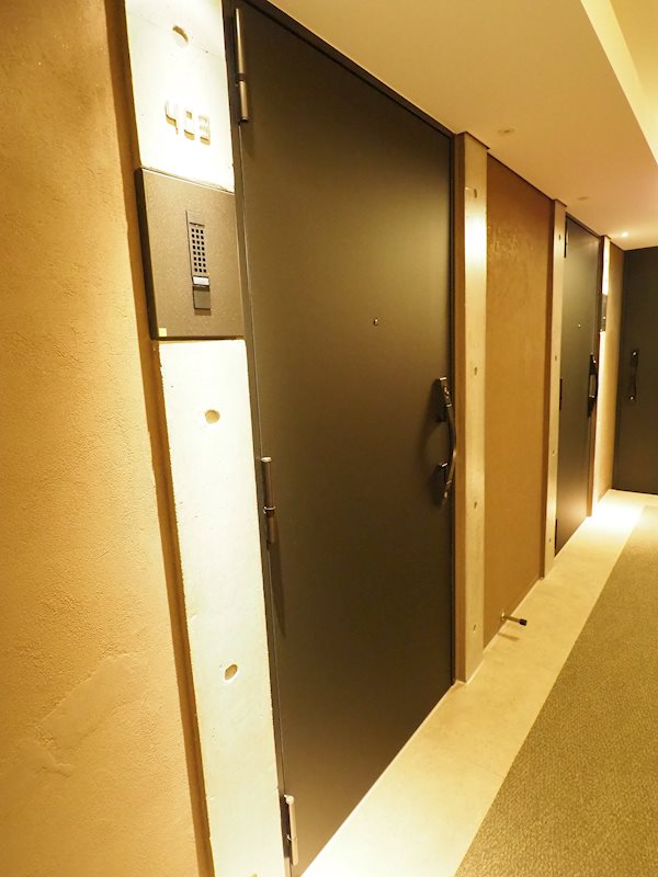 クレヴィアリグゼ日暮里根岸3階 玄関