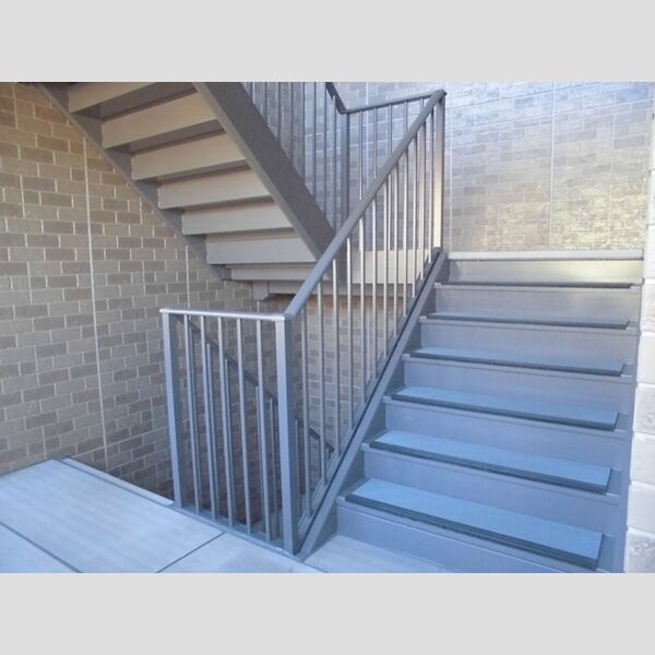 リブェール 共用階段