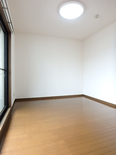 ガーラ蒲田6階 5.9帖の洋室◆壁一面のクローゼット有