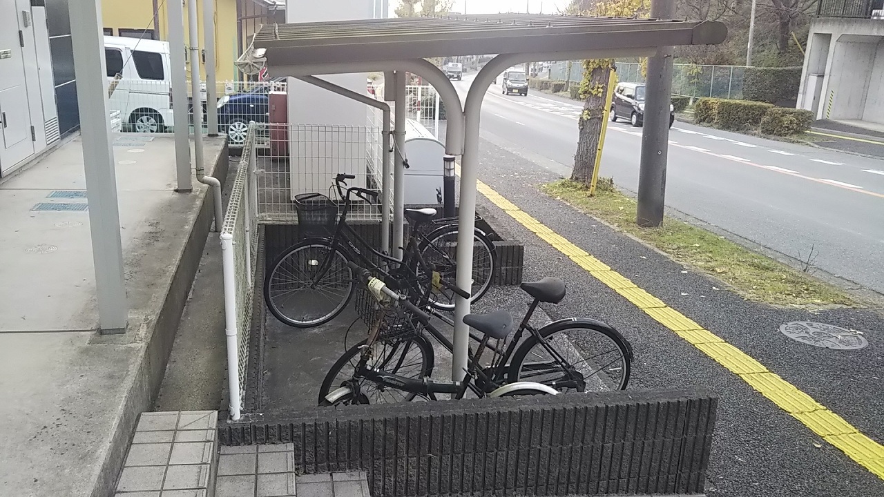 レオパレスすずき107号室 駐輪場