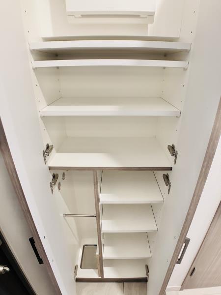 Ｄ’ｓ　ＶＡＲＩＥ三ノ輪レジデンス7階 リビング