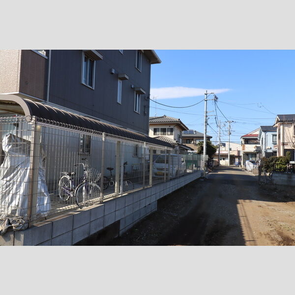 シェーン・アネーロ 屋根付き駐輪場