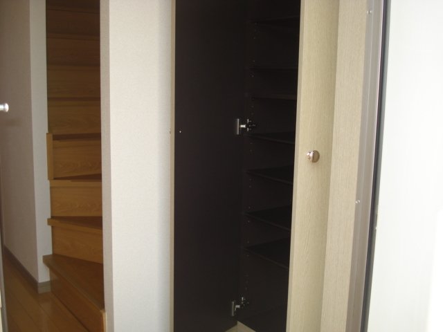 リバティヒルズ 下駄箱