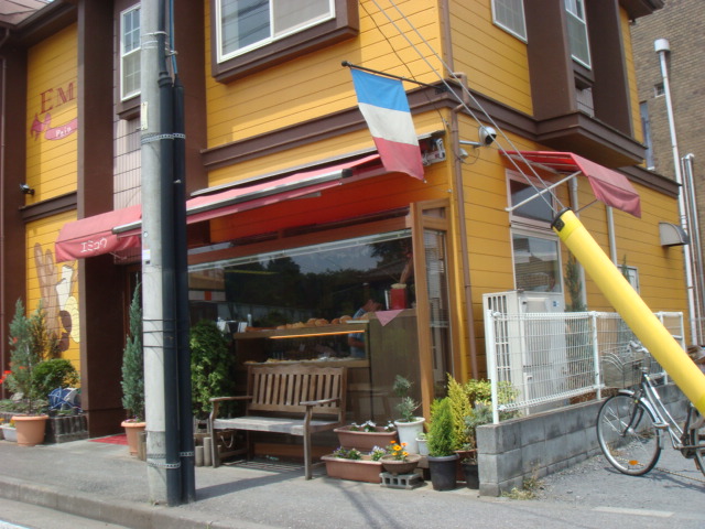 サンローズナカザト パン屋まで620ｍ