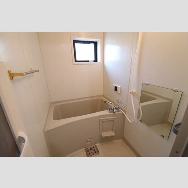 サンライズ　F102号室 追い焚き機能付きバス(窓付き)