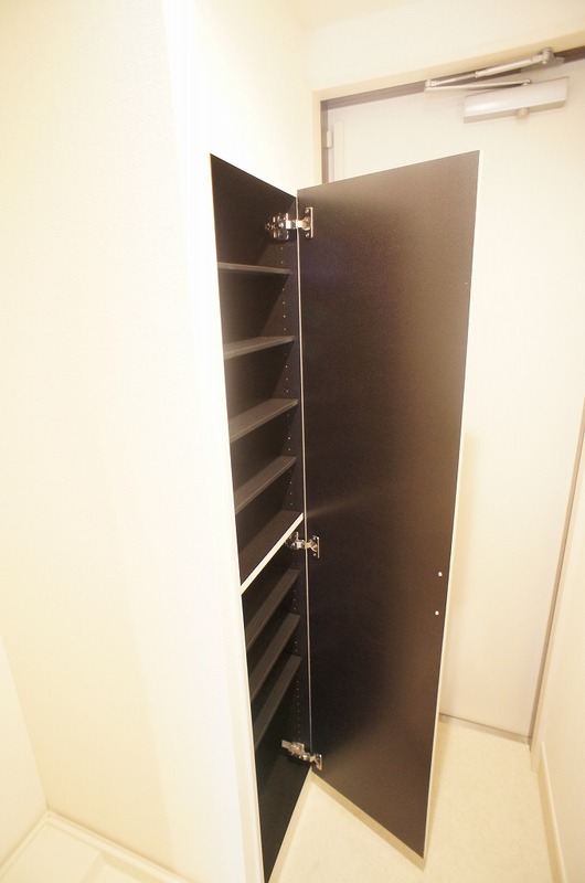 リブリ・磯子 玄関