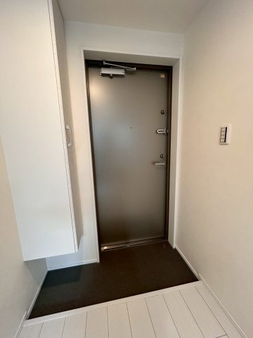 ホワイトキューブ若宮 玄関