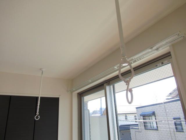 イーストガーデン202号室 室内洗濯物干し