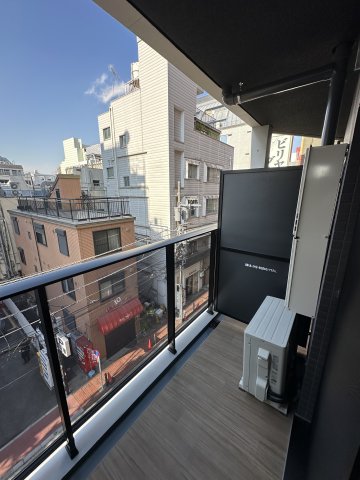 T&F KANNAI BLDG バルコニー