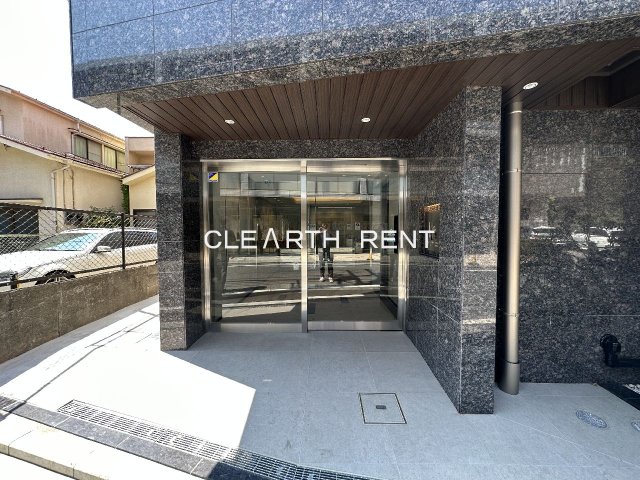 コンシェリア横濱山手 ＴＨＥ ＲＥＳＩＤＥＮＣＥ1階 明るいエントランス