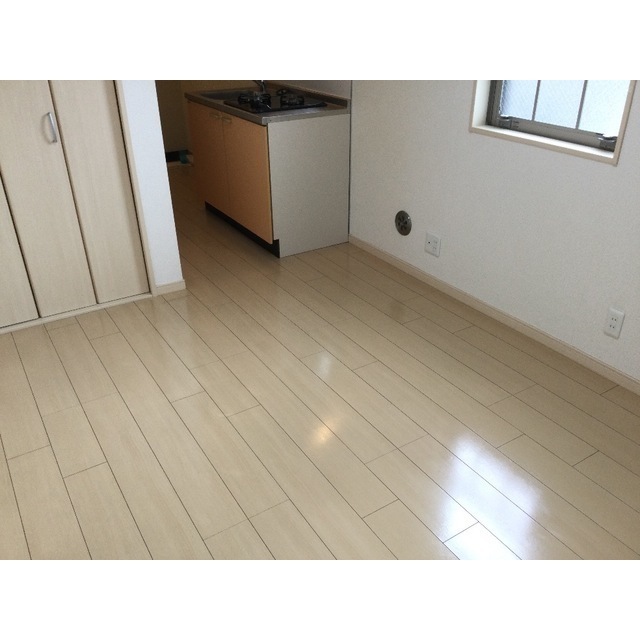 エクセレント三ツ沢B棟106号室 リビング