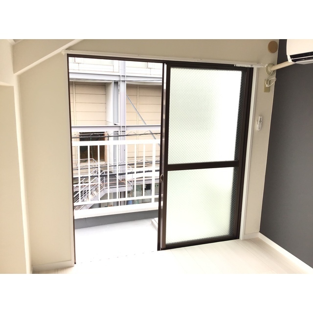 ヒルズ白楽Ⅰ301号室 リビング