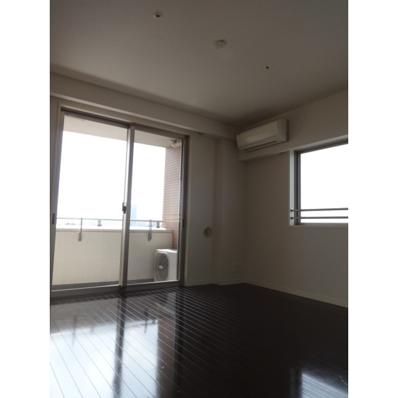 エルフラット鶯谷 内観