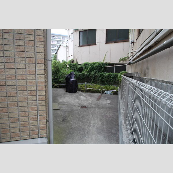 Apartment SARATOGA バイク置き場もあります(別契約)