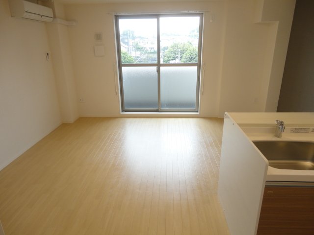 Ｂｌａｎｃ・Ｌｅｙｓｉｎ（ブラン・レザン）202号室 ＬＤＫ(１３．１帖)