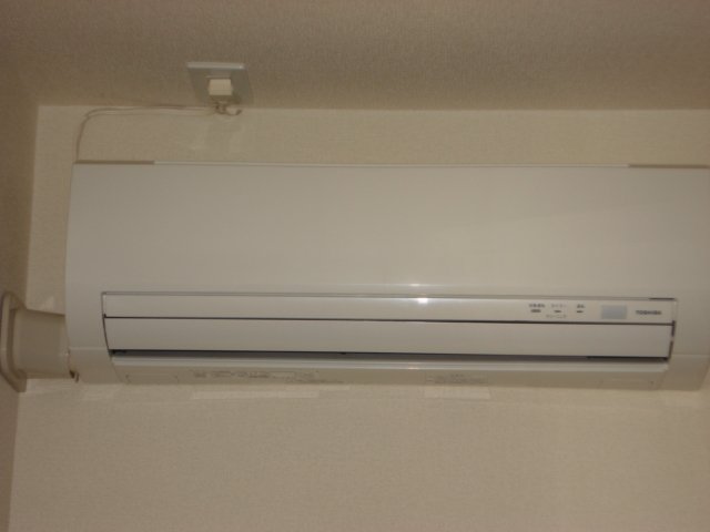 コンフォートレジデンス103号室 エアコン　リビング