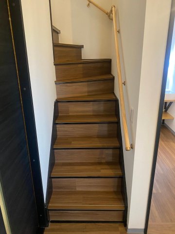 HANEZAWAワン 階段の手すり設置で安全対策