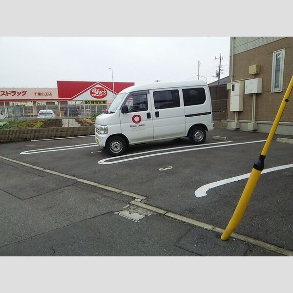 サングリーンB 駐車場