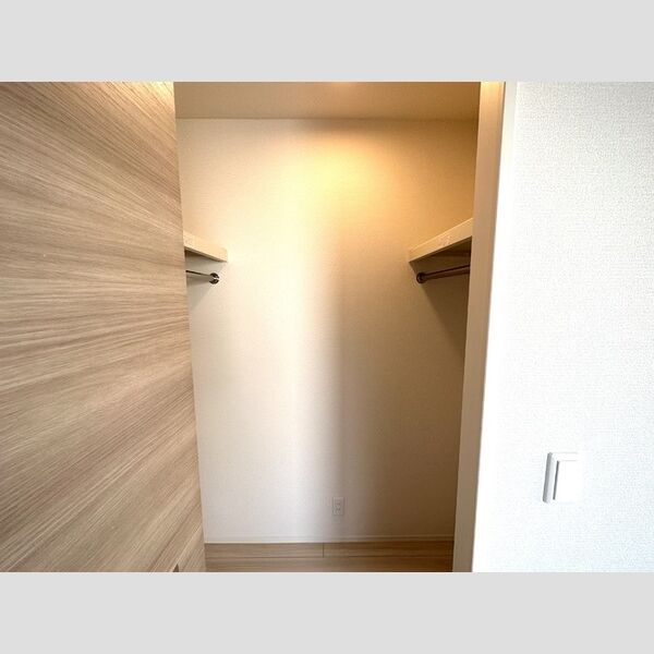 ロイヤルハイツ101号室 クローゼット