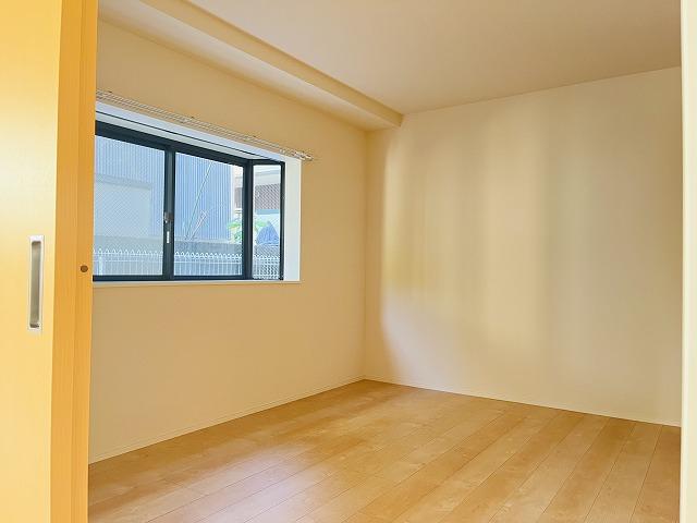 グランディール天神 洋室①ダイニング隣