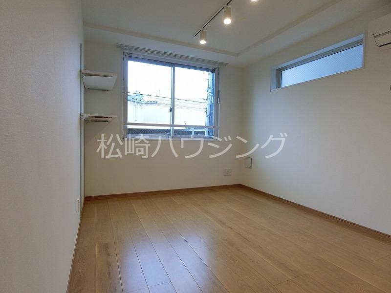 blue palette 中野平和の森 リビング