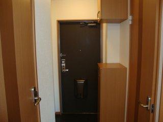 ＧＲＡＣＥ　ＣＯＵＲＴ　　303号室 玄関