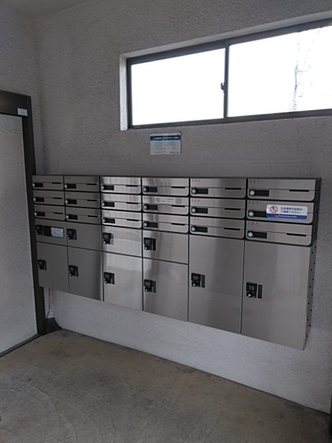 グラスハイツ0306号室 集合ポスト・宅配ボックス