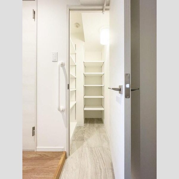 Alivis東瑞江601号室 リビング