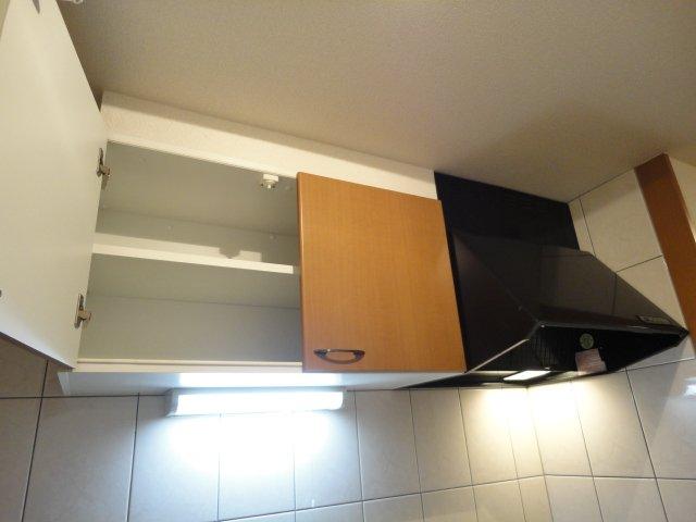 ディモア足立 キッチン吊戸棚・換気扇