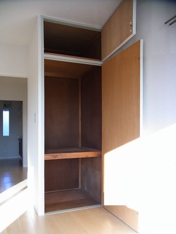 ＴＯＷＡヒルズ リビング　収納　※現況優先