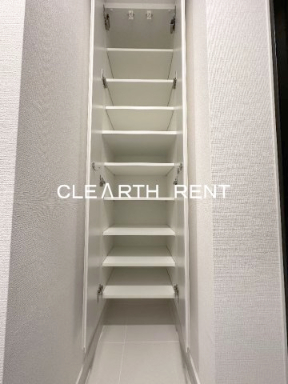 コンシェリア中野南台 ＴＨＥ ＲＥＳＩＤＥＮＣＥ トール型下足入れ