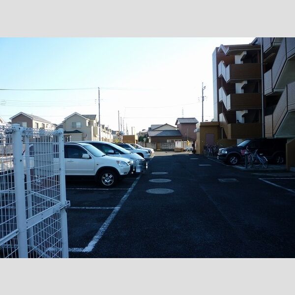 ユイト・SVP 駐車場