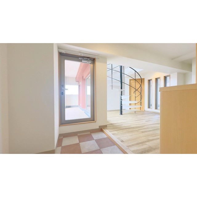 プレシャス　イースト 玄関