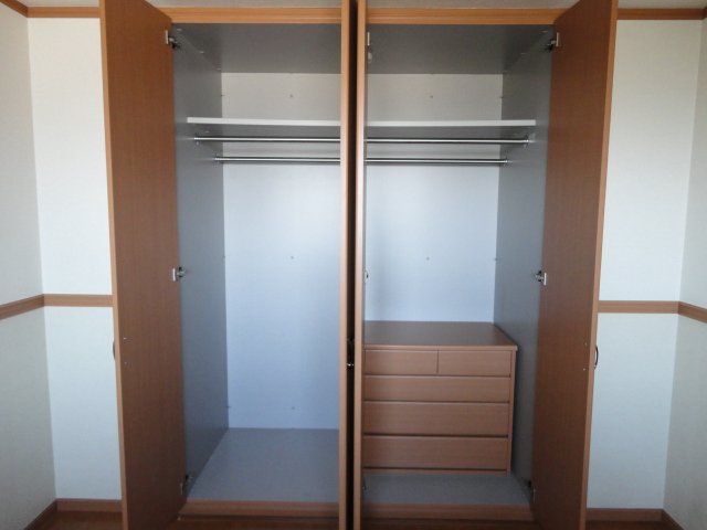 ディア フレンド ＫＯＩＺＵＭＩ206号室 洋室６帖クローゼット