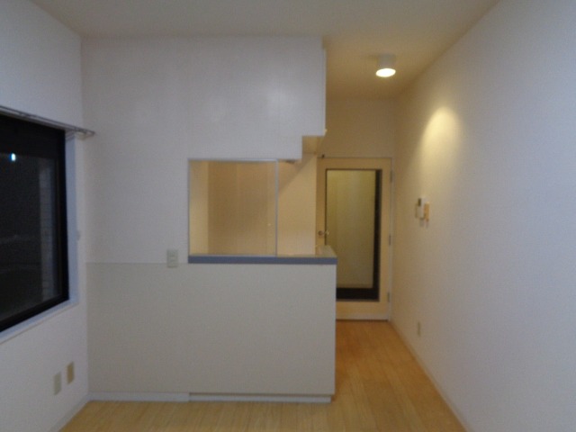 ローズガーデン５番館(A-013) リビング